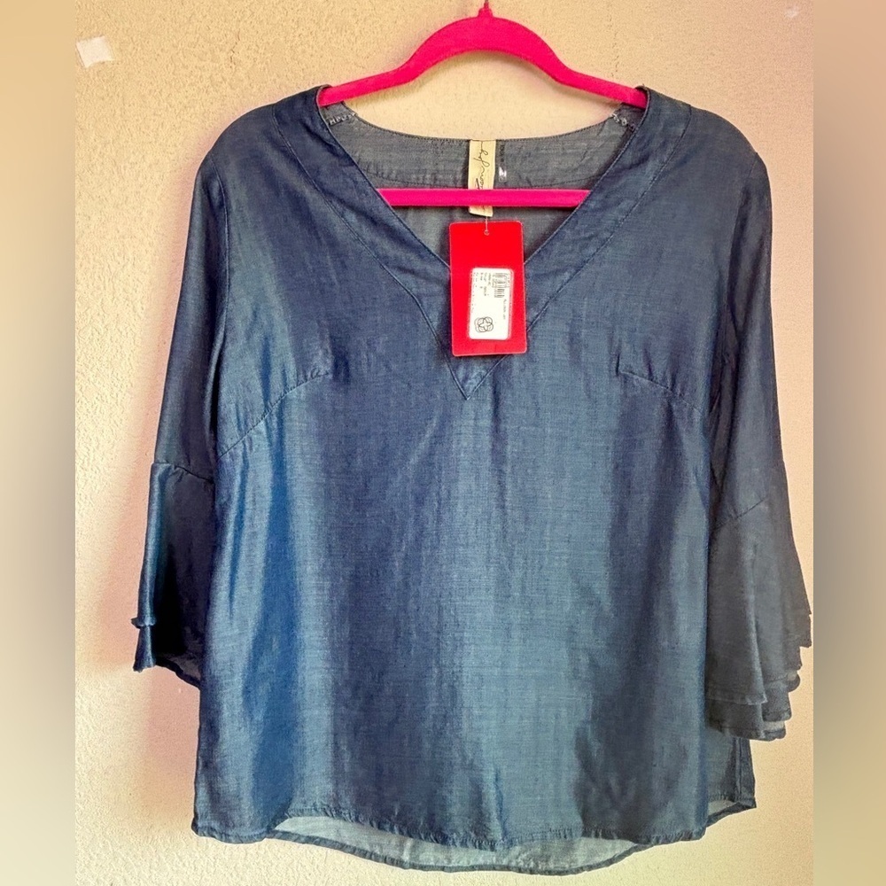 NWT Evereve Allison Joy Renee Chambray Denim 3/4 Ruffle Sleeve Blouse S - Picture 3 of 7